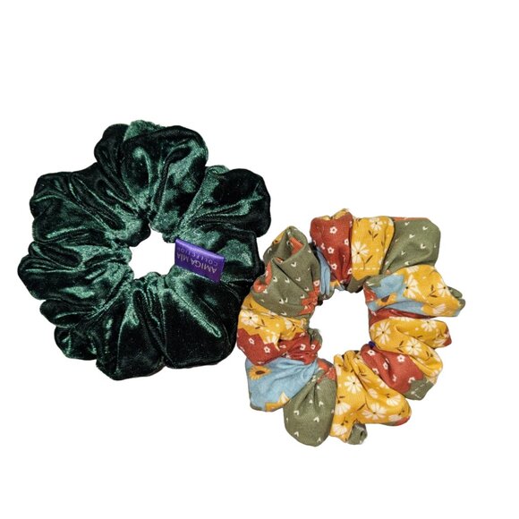 Small green velvet scrunchies soft & durable hair accessory size small - Picture 4 of 5